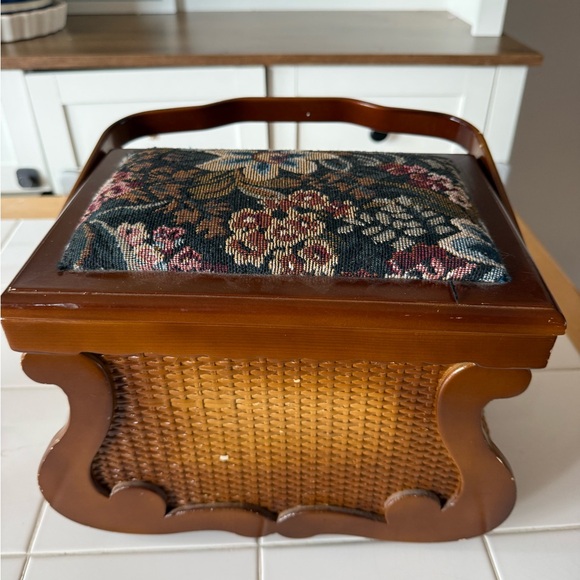 Vintage Sewing Basket Woven Wicker Upholstered Floral Velvet Wooden Elegant - Picture 14 of 15